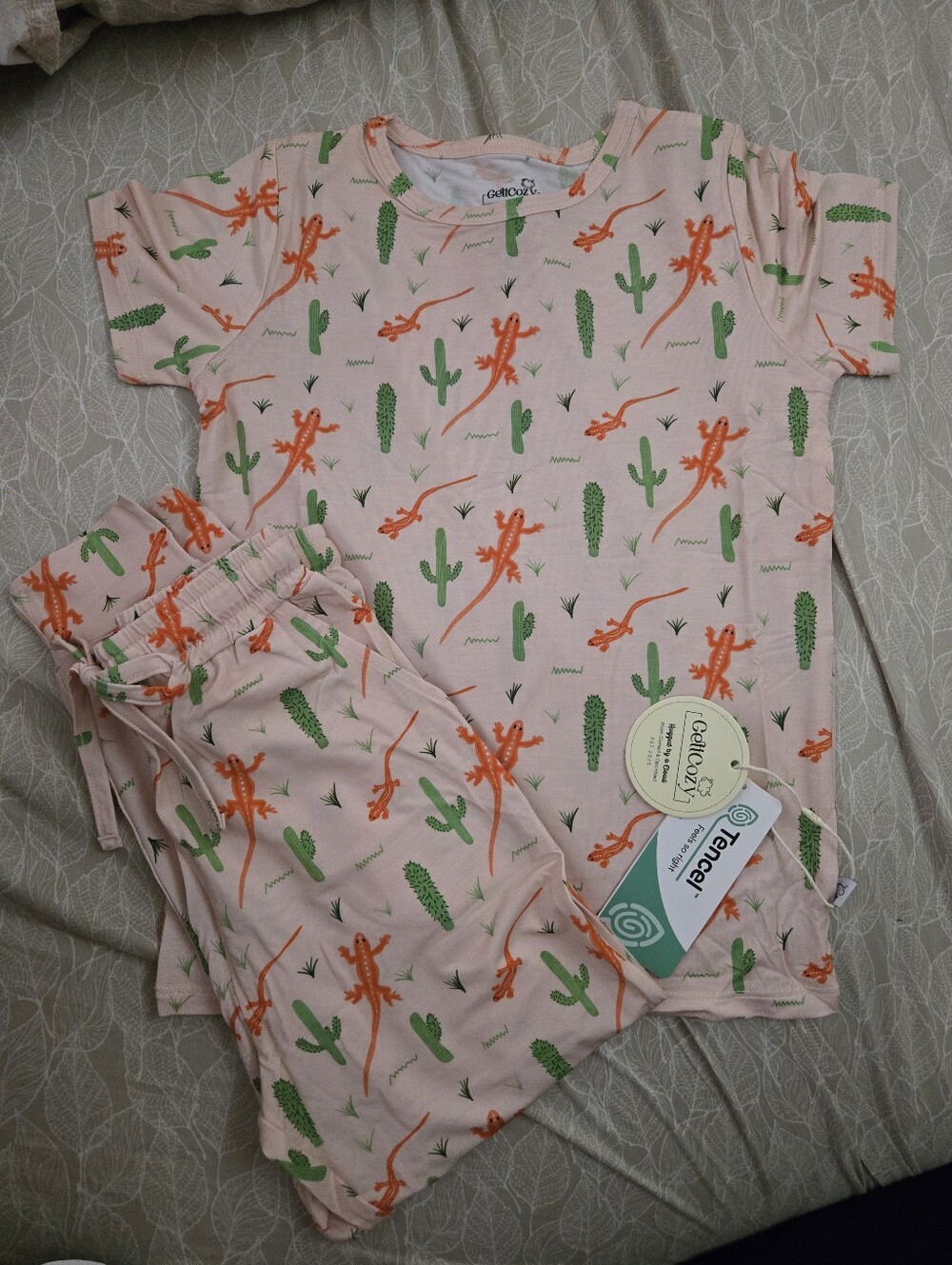 GettCosy NWT Daywear Shortb Sleeve & joggers Gecko & Cactus Set Size 6